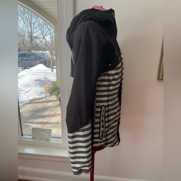 LULULEMON STRIPED RUNNING JACKET - Picture 6 of 12
